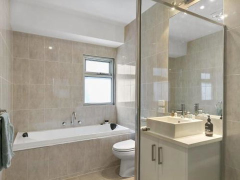 LOUTTIT BAY APARTMENT 2 Main Street With Wifi & Views - Tourism Adelaide 6