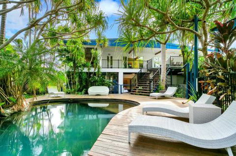 SANTORINIatPALM COVE - Tourism Adelaide 0