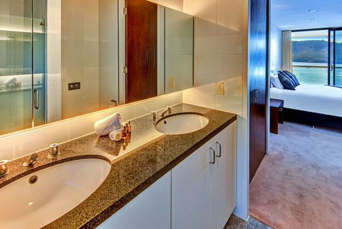 Waves 5 Luxury 3 Bedroom - Tourism Adelaide 6