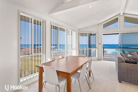 Absolute Waterfront At Anna Bay - Tourism Adelaide 6