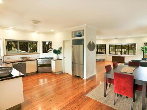 River Breeze 60 Wooli Street Yamba. Linen Unlimited Wi Fi Just Listed. - Tourism Adelaide 0