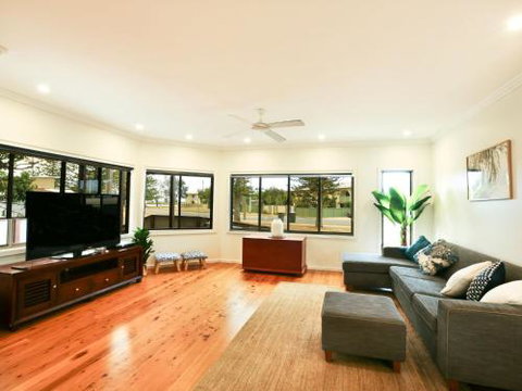 River Breeze 60 Wooli Street Yamba. Linen Unlimited Wi Fi Just Listed. - Tourism Adelaide 3