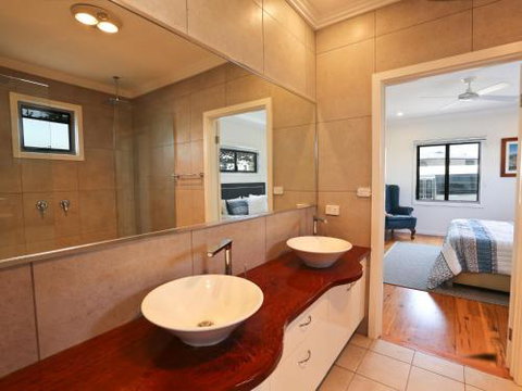 River Breeze 60 Wooli Street Yamba. Linen Unlimited Wi Fi Just Listed. - Tourism Adelaide 2