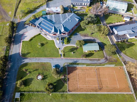 Luxury 6 Bedroom Home With Pool & Spa - Tourism Adelaide 6