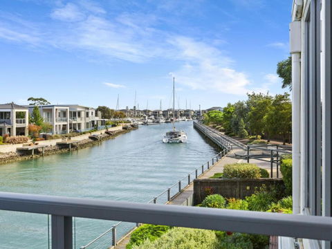 MARINA VIEW - Tourism Adelaide 1