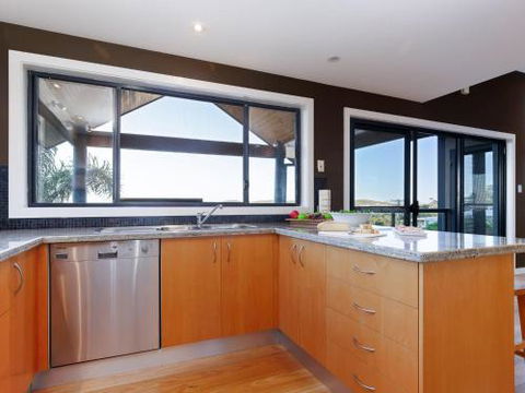 Venabu On Garuwa 20 Garuwa Street Spectacular House With Fabulous Views - Tourism Adelaide 5