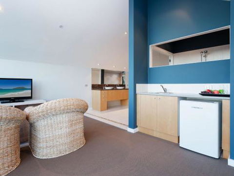 Venabu On Garuwa 20 Garuwa Street Spectacular House With Fabulous Views - Tourism Adelaide 0