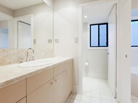 Venabu On Garuwa 20 Garuwa Street Spectacular House With Fabulous Views - Tourism Adelaide 1