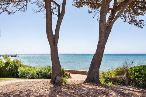 DROMANA Walk To Beach & Shops. Table Tennis + Netflix - Tourism Adelaide 3
