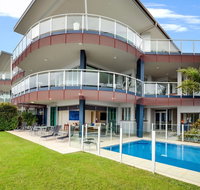 Pavillion 17 - Waterfront Spacious 4 Bedroom With Own Inground Pool And Golf Buggy - Tourism Adelaide
