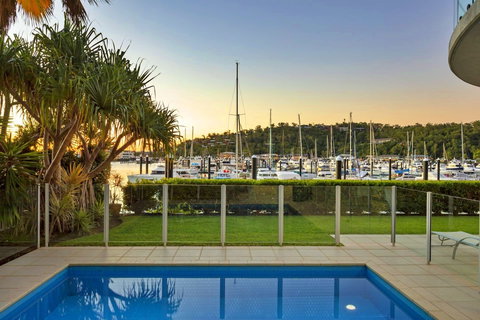 Pavillions 12 With Pool And Golf Buggy - Tourism Adelaide 0