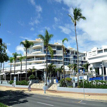 1 BDR / Apt / Foxtel / WiFi / Pool / Parking / Spa / Urangan - Tourism Adelaide 1