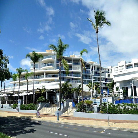 1 BDR / Apt / Foxtel / WiFi / Pool / Parking / Spa / Urangan - Tourism Adelaide 0