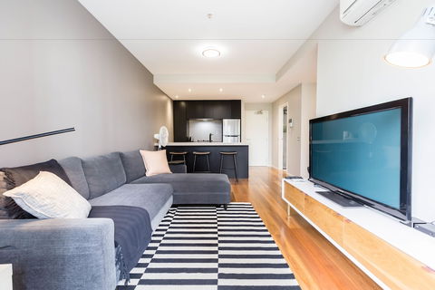 SANDRA, 1BDR Carlton Apartment - Tourism Adelaide 6