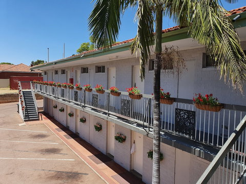 Toorak Lodge - Tourism Adelaide 0