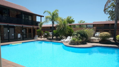 Maclin Lodge Motel - Tourism Adelaide 4