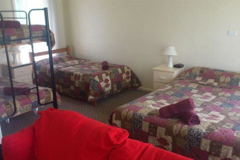 Southern Right Motor Inn - Tourism Adelaide 4
