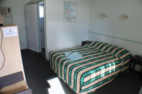 Lake Forbes Motel - Tourism Adelaide 6
