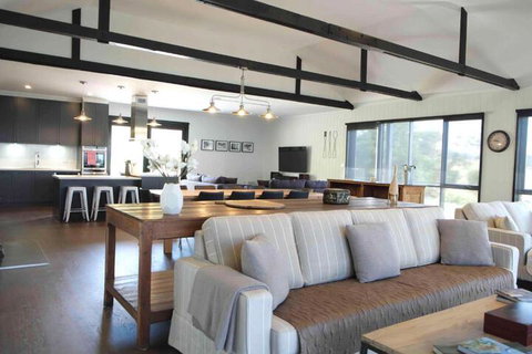 Hamptons On The Bay - Tourism Adelaide 3