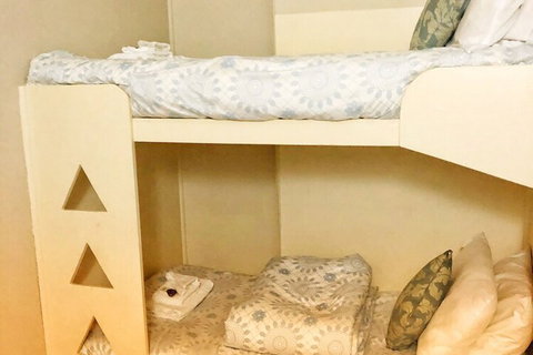 Victoria & Albert Guesthouse - Tourism Adelaide 3