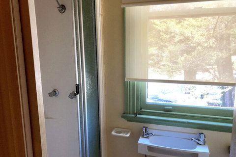 Victoria & Albert Guesthouse - Tourism Adelaide 5