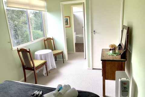 Victoria & Albert Guesthouse - Tourism Adelaide 2