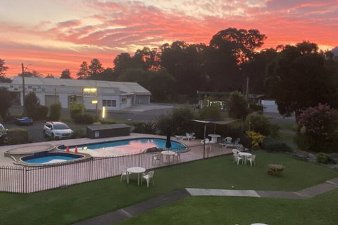 Bucketts Way Motel And Restaurant - Tourism Adelaide 6