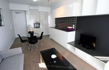 Under The Townsville Sun (694I) - Tourism Adelaide 4