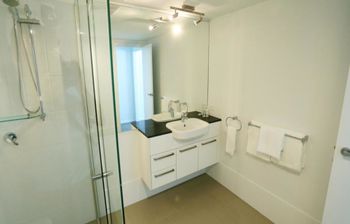 Under The Townsville Sun (694I) - Tourism Adelaide 6