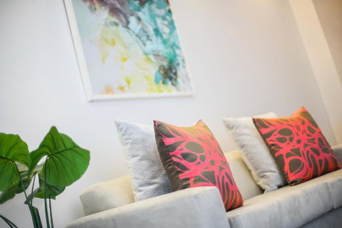 A Comfy & Central 2BR Apt Near Flinders Station - Tourism Adelaide 1