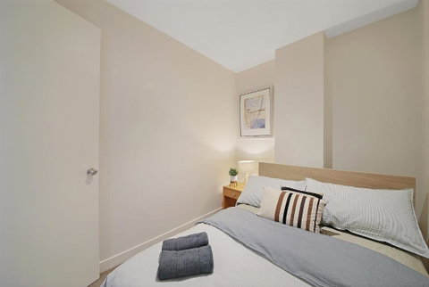 A Comfy & Central 2BR Apt Near Flinders Station - Tourism Adelaide 6