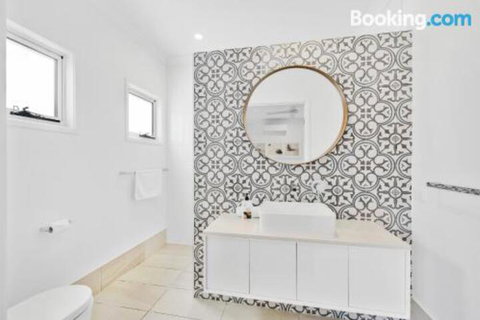 Mudjimba Island Beach House - Tourism Adelaide 0