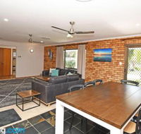 Urangan Harbour Bungalow - Tourism Adelaide