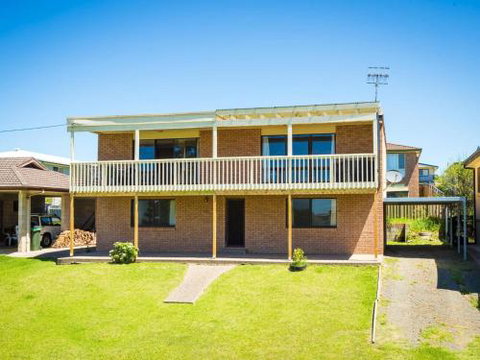 Williams Wonder Large Beach House - Tourism Adelaide 0