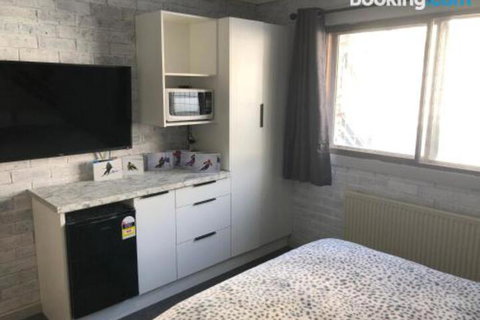 24 Hotham 1 Bed Apartment - Tourism Adelaide 5