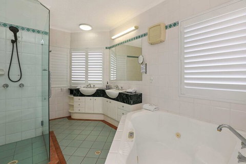 PRTFINO Ultimate Penthouse - Tourism Adelaide 5