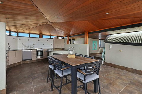 PRTFINO Ultimate Penthouse - Tourism Adelaide 4
