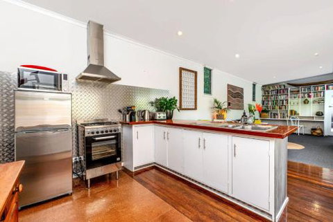 SUNSET BEACH SHACK On SURF - Tourism Adelaide 6