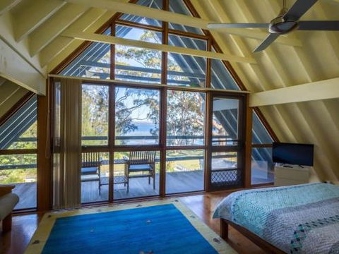 SORRENTO LAKESIDE Sanctuary Point 4pm Check Out Sundays - Tourism Adelaide 1