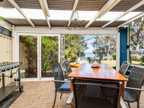 SORRENTO LAKESIDE Sanctuary Point 4pm Check Out Sundays - Tourism Adelaide 2