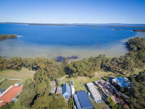 SORRENTO LAKESIDE Sanctuary Point 4pm Check Out Sundays - Tourism Adelaide 0