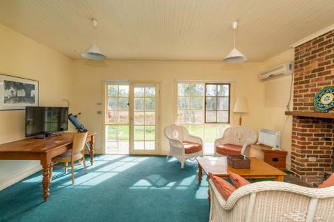 Acheron Valley Lakefront Cottages - Tourism Adelaide 6
