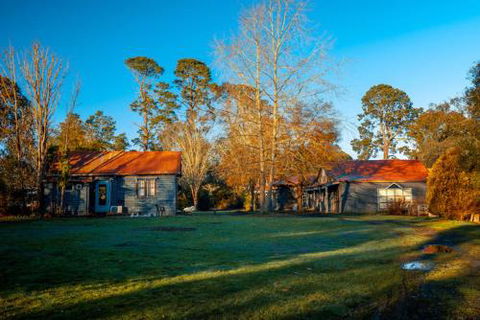 Acheron Valley Lakefront Cottages - Tourism Adelaide 3