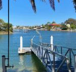 April 19 4 Bedroom Home on Canal with Pool Pontoon Aircon  WiFi - Tourism Adelaide