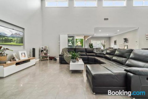 Wentworth Estate 5 Bedroom Luxury Home Sleeps 12 - Tourism Adelaide 3