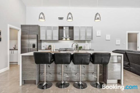 Wentworth Estate 5 Bedroom Luxury Home Sleeps 12 - Tourism Adelaide 2