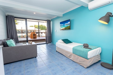 Airlie Sun & Sand Accommodation 2 - Tourism Adelaide 4