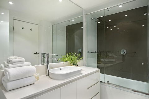 H Residences 2 Bedroom Ocean View In Surfers Paradise - Tourism Adelaide 4