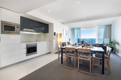H Residences 2 Bedroom Ocean View In Surfers Paradise - Tourism Adelaide 3