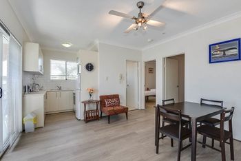 Renovated Apartment With Pool - Tourism Adelaide 0